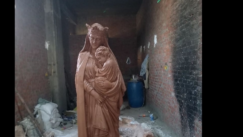 تمثال السيدة العذراء للنحات ميشيل حنا