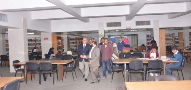 نائب رئيس جامعة أسيوط يتفقد عدد من مكتبات الجامعة تمهيدا لتطويرها