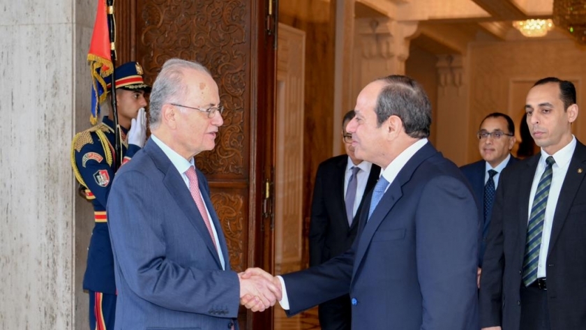الرئيس عبدالفتاح السيسي مع رئيس الوزراء الفلسطيني