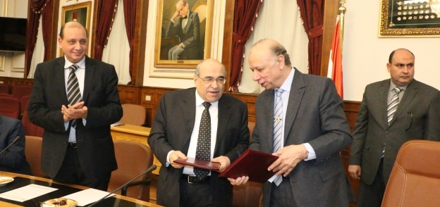 جانب من توقيع البوتوكول بين محافظ القاهرة ورئيس مكتبة الاسكندرية
