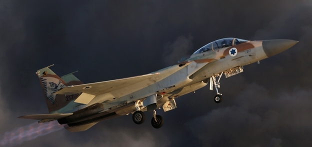 الطائرات الإسرائيلية تقصف مواقع فلطسينية بقطاع غزة "صورة أرشيفية"