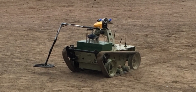 روبوت مشارك بالمسابقة الدولية للكشف عن الألغام