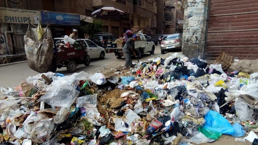 أكوام القمامة تضرب شوارع الغربية والأهالي للمحافظ :"تعبنا من الهاموش "
