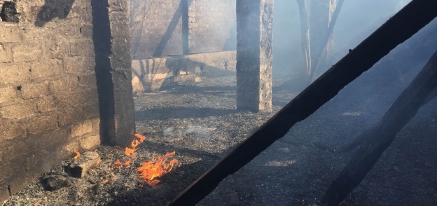 بالصور حريق يلتهم ٨ منازل وعدد من الأحواش باسيوط