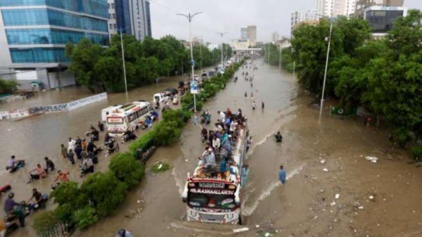 موجة أمطار غزيرة في كراتشي الباكستانية تتسبب في مقتل 23 شخصا على الأقل