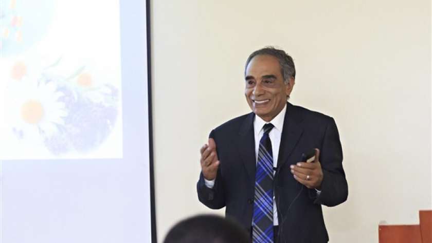 الدكتور عبدالجواد هاشم، أستاذ الميكروبويولجيا