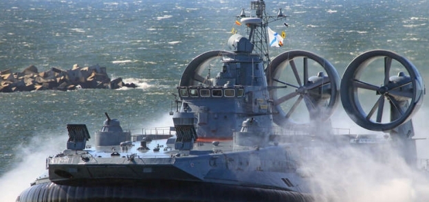 السفينة البرمائية الحربية الروسية "زوبر"