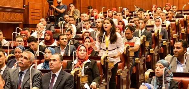 الشباب خلال جلسة المحاكاة بقاعة الشورى بمجلس النواب