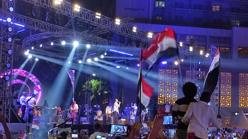 إيهاب توفيق يحي حفلاً لدعم السيسي في الانتخابات بالجيزة 