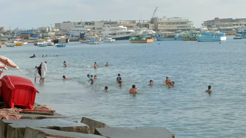 شواطئ الإسكندرية خلال أول أيام عيد الأضحى