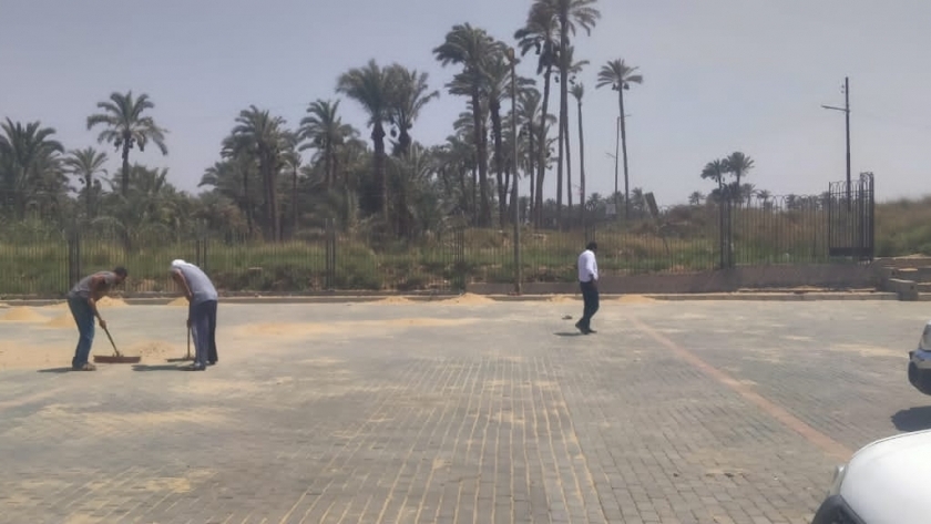 رصف طريق ميت رهينة السياحي في البدرشين