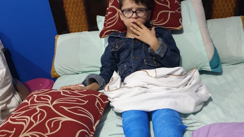 الطفل أحمد ربيع مريض ضمور العضلات