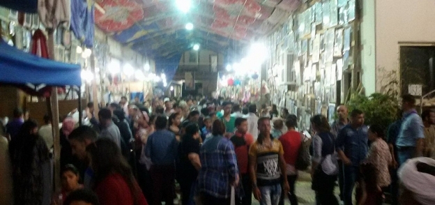 الآلاف يحتفلون بالليلة الختامية لموسم "العذراء" بدير بياض ببني سويف