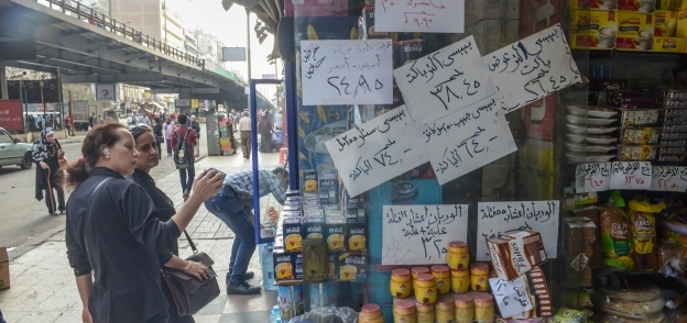 سوبر ماركت يعلق لافتات «اشترى المصرى»