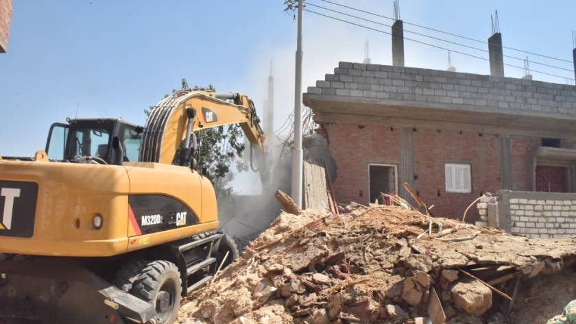 أعمال إزالة مخالفات البناء مستمرة في كافة أنحاء مصر