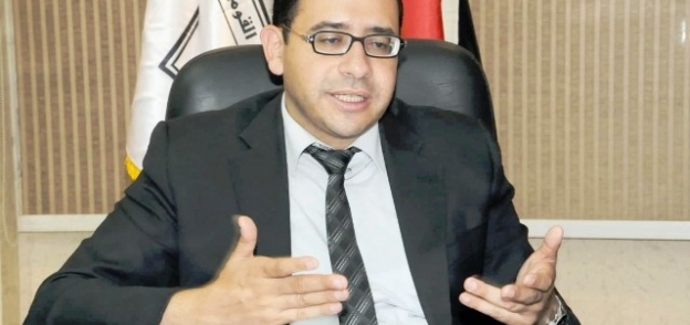 الدكتور عمرو حسن
