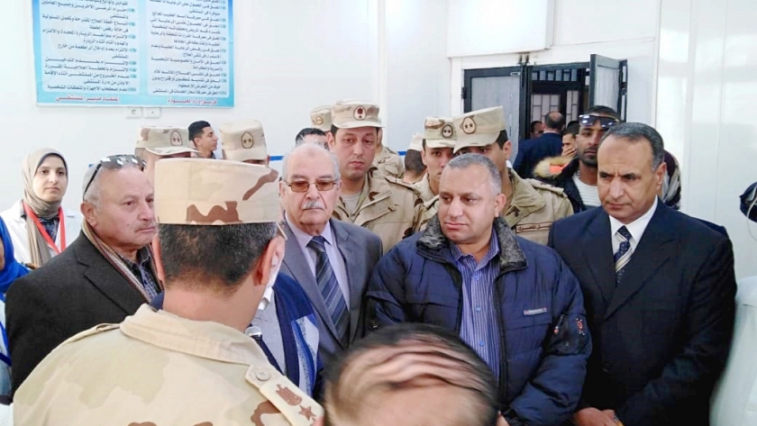 السكرتير العام بالإسكندرية يشارك في"مكافحة أمراض العيون" بـ"غيط العنب"
