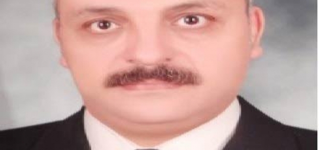 الدكتور هشام القاضي رئيس وحدة مناظير المفاصل  بقسم العظام بمستشفى أسيوط الجامعي