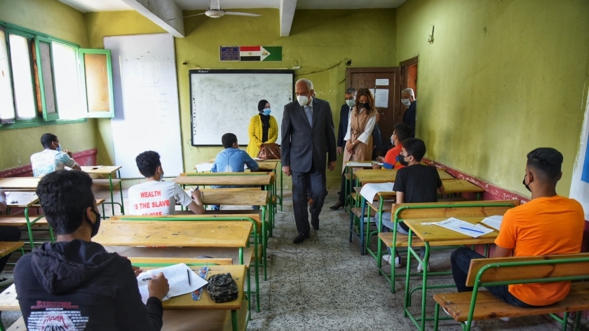 صورة لطلاب الشهادة الإعدادية أثناء أداء أحد الامتحانات