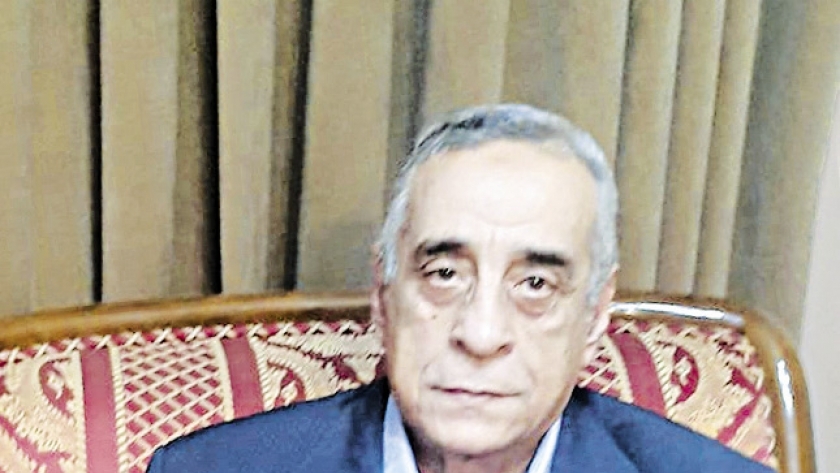 الكاتب محمود عرفات
