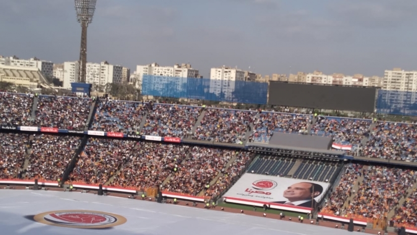 «المصريين متجمعين».. الآلاف يتجمعون في حب مصر بـ«ستاد القاهرة»