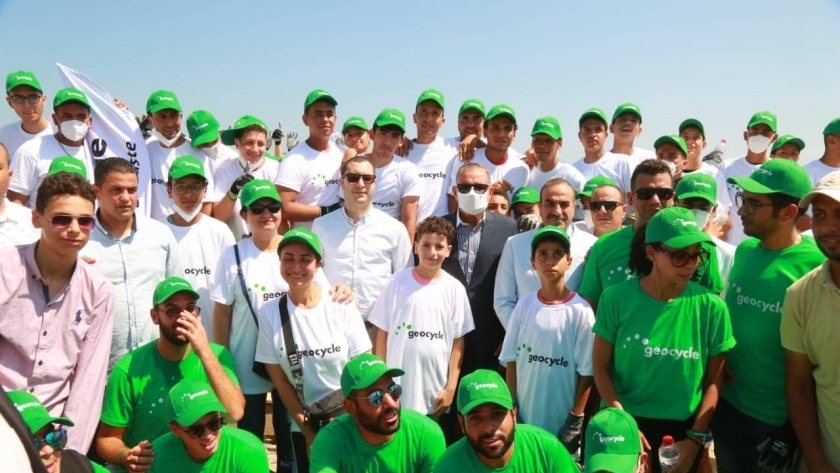 محافظ كفر الشيخ يترأس حملة تطوع لنظافة المصيف