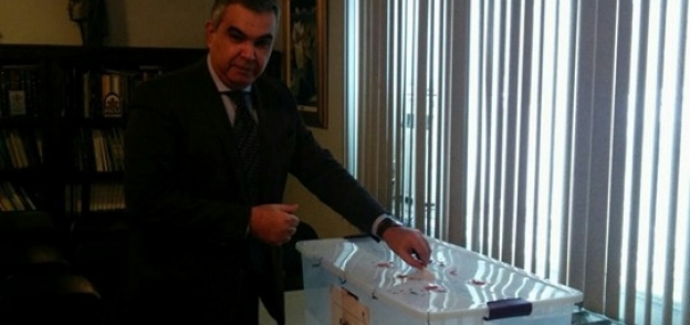 سفير مصر في كندا يدلي بصوته