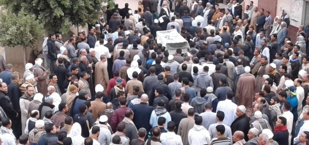الالاف يشيعون جنازة  النائب محمود الخشن بمسقط رأسه في قرية ساقية المنقدي