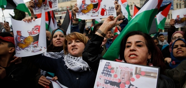 فلسطينيات يتظاهرن ضد قرار «ترامب» فى القدس المحتلة