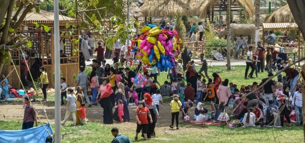 الآلاف توافدوا على الحدائق العامة للاحتفال بعيد شم النسيم