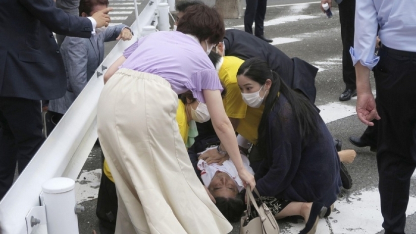 جهود إسعاف رئيس الوزراء الياباني السابق