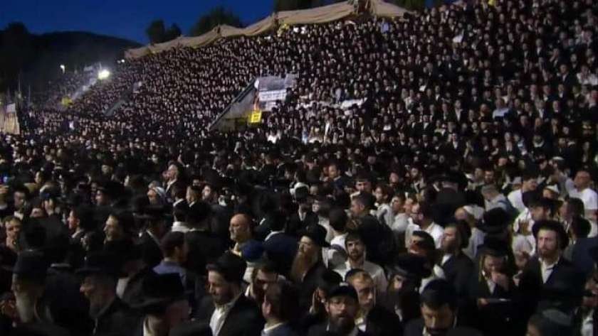 عشرات الآلاف من اليهود يحتفلون بعيد الشعلة في جبل ميرون بإسرائيل