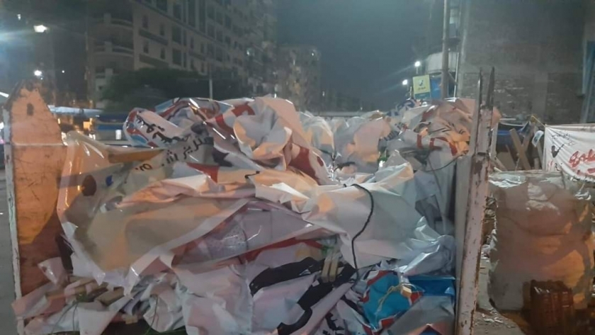 أحياء الإسكندرية تزيل اللافتات الدعائية لمرشحي مجلس الشيوخ بالشوارع