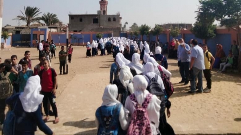 نقل طالبات مدرسة الإعدادية بنات للمعهد الدينى ببهبشين