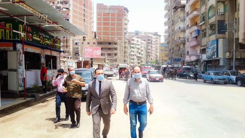 نائب المحافظة يقود حملة تطهير حي غرب المنصورة
