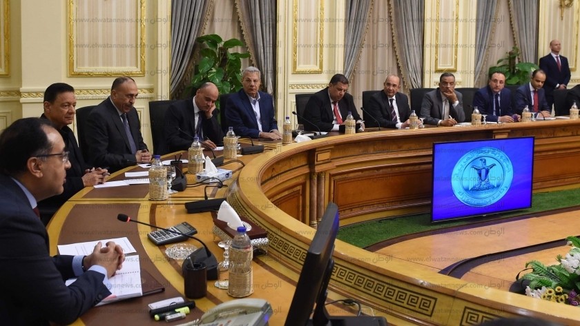 رئيس الوزراء خلال حواره مع رؤساء تحرير الصحف المصرية