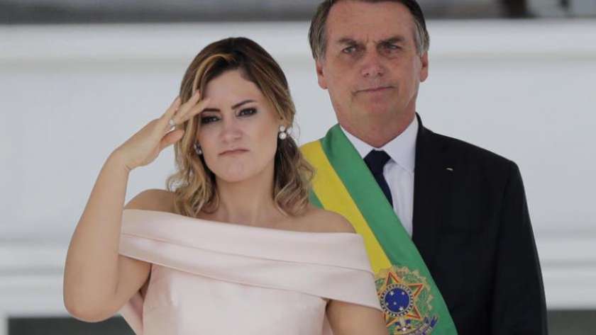 ميشيل بولسونارو سيدة البرازيل الأولى تعرضت لانتقادات لتلقيها لقاح كورونا بالخارج