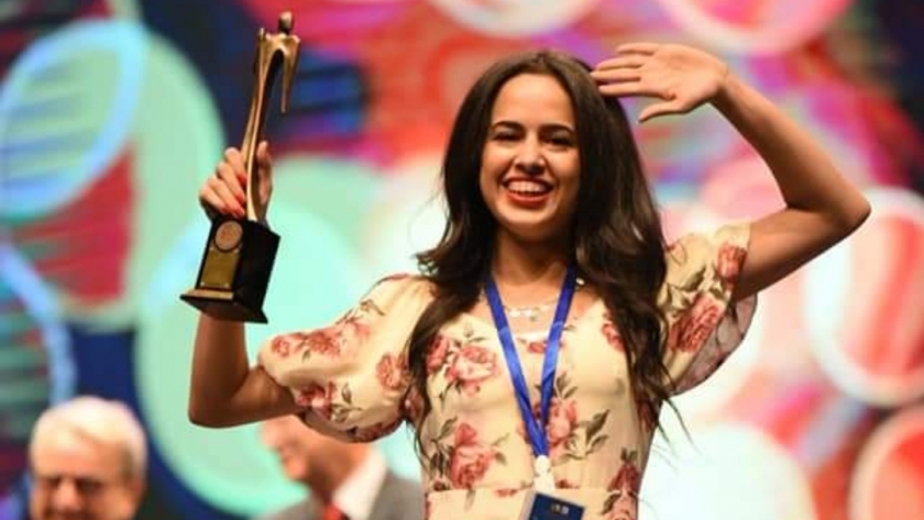 ماريا أسامة أفضل ممثلة صاعدة بمهرجان بغداد الدولى