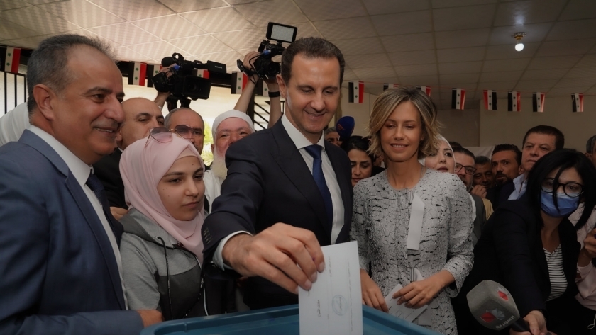 بشار الأسد خلال الإدلاء بصوته فى الانتخابات الرئاسية