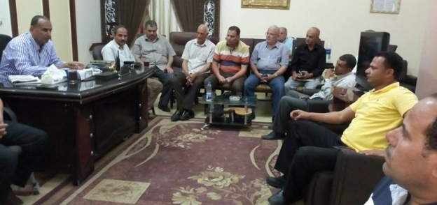 رئيس مدينة دسوق يلتقى نوابه ورؤساء القرى