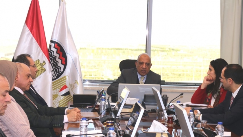 محمود عصمت وزير قطاع الأعمال العام