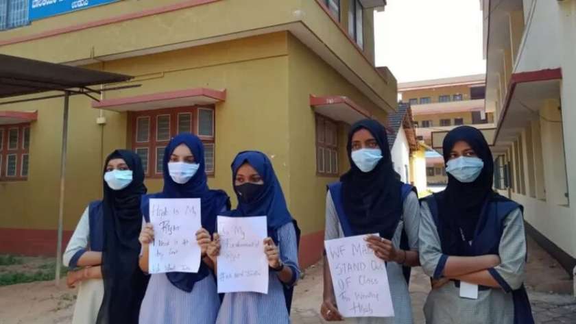 احتجاجات ضد قرار منع الحجاب في الهند