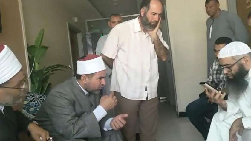 الإمام الأكبر يطمئن على الطالبة "هاجر" بعد تعرضها لحادث قطار