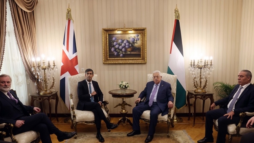 الرئيس عباس ورئيس الوزراء البريطاني