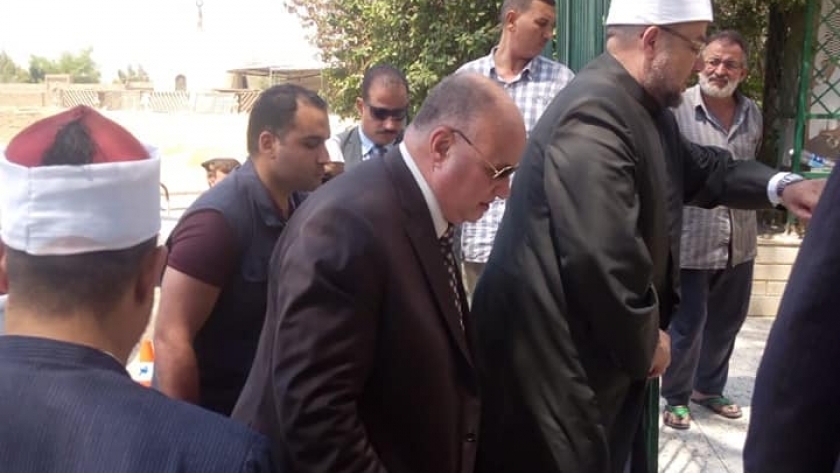 محافظ القاهرة ووزير الأوقاف يزوران خلوة السيدة نفيسة