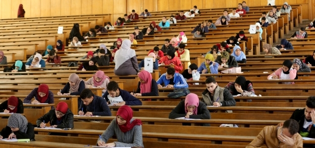 الطلاب أثناء أداء امتحانات جامعة عين شمس «صورة أرشيفية»