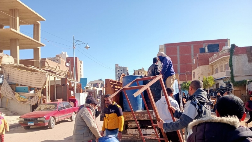 خلال حملة إزالة سوق المعاذير للأغراض المستعملة من مدينة مرسي مطروح
