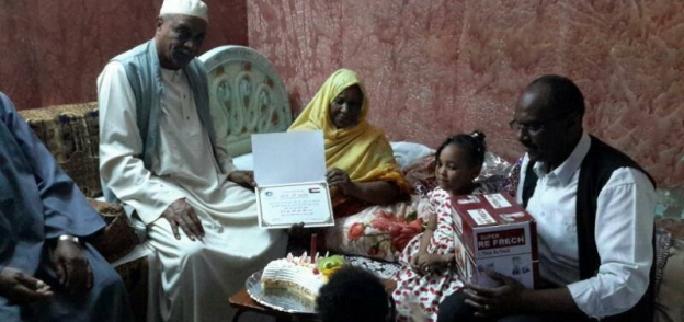 بالصور| رقية الشريف تفوز بـ"الأم المثالية" للجالية السودانية في أسوان
