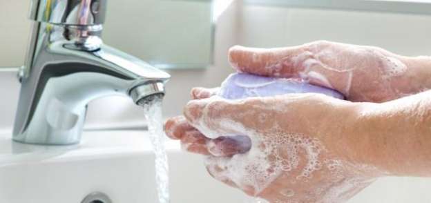 غسل الأيدي بالماء والصابون
