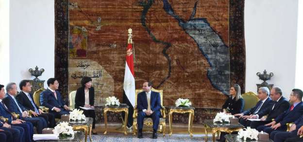 الرئيس عبد الفتاح السيسى مع وفد كورى بحضور نصر وقابيل